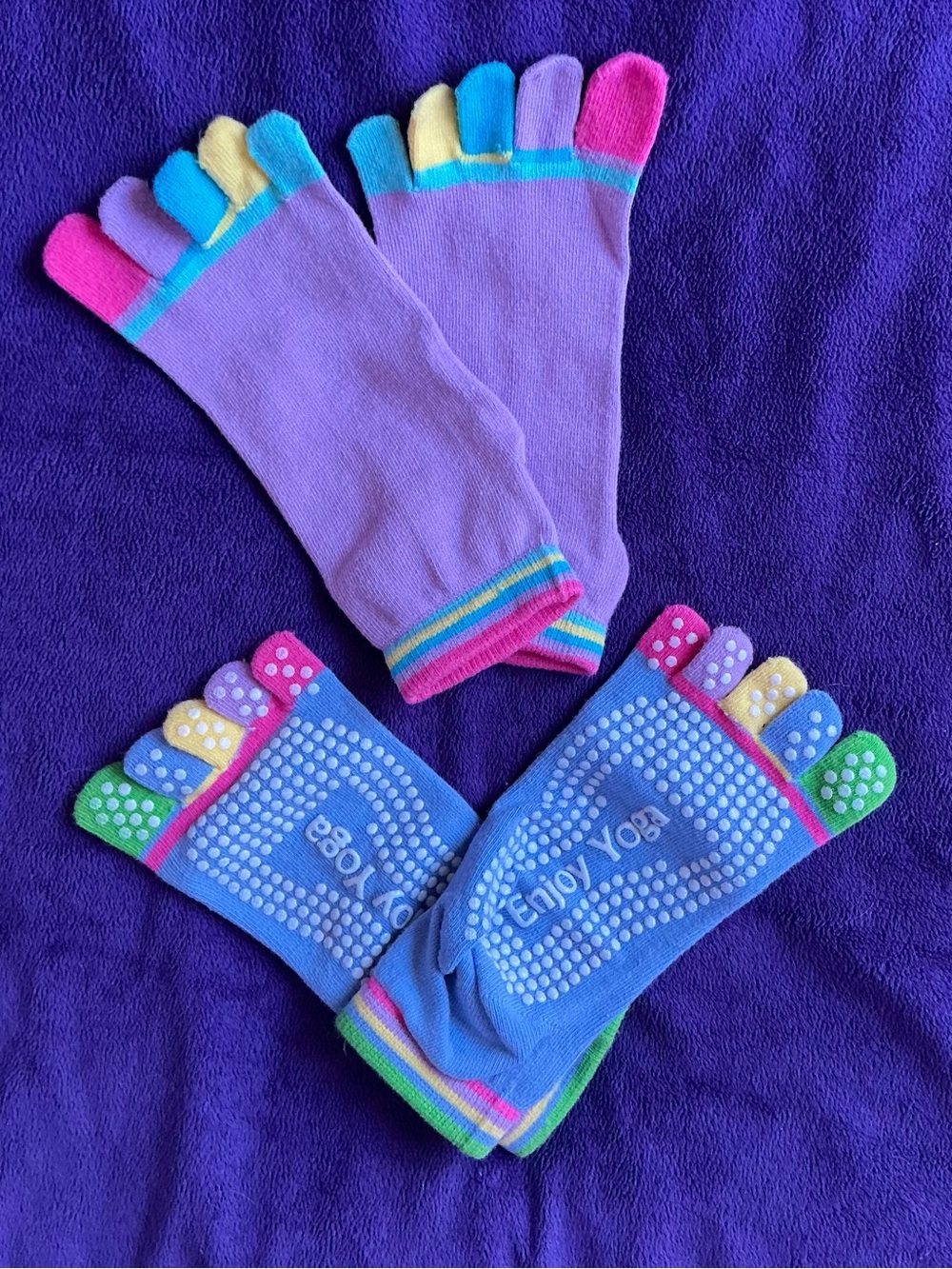 2 Pair Non-Slip Yoga Socks - 1 Purple/1 Blue w Rainbow Toes Women’s NWOT